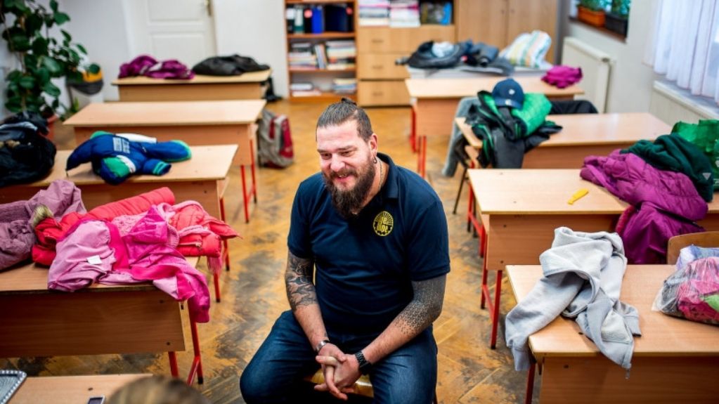 AZ EMBERISÉG VESZTÉSRE ÁLL AZ EMPÁTIA ÉS ÉRZÉKENYSÉG TERÜLETÉN – INTERJÚ TÓTH ÁKOSSAL